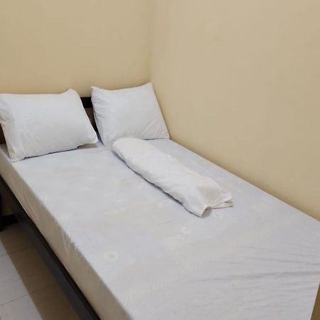 Oyo 91209 Arjuna Residence Syariah Sby Surabaya Buitenkant foto