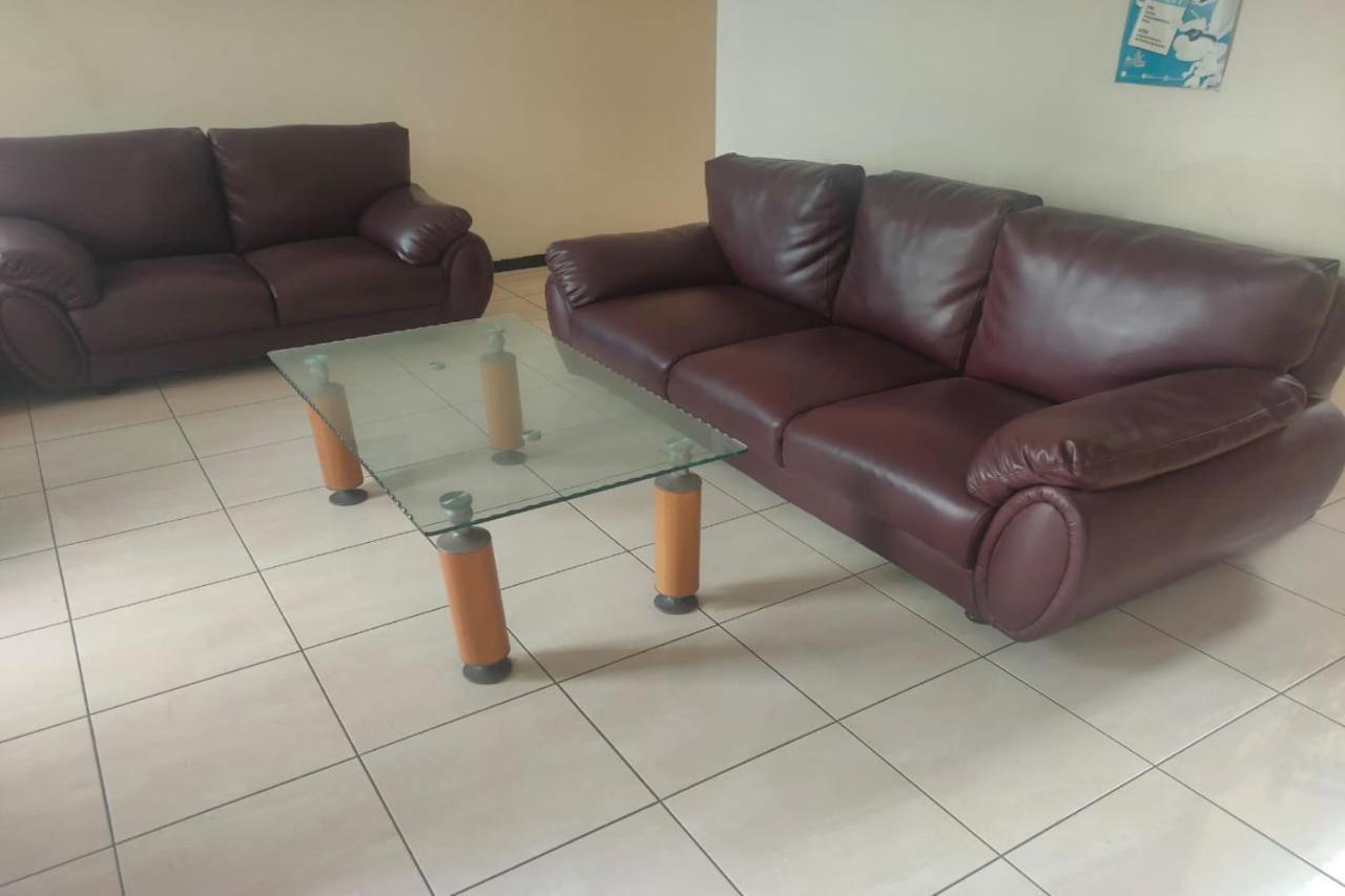 Oyo 91209 Arjuna Residence Syariah Sby Surabaya Buitenkant foto