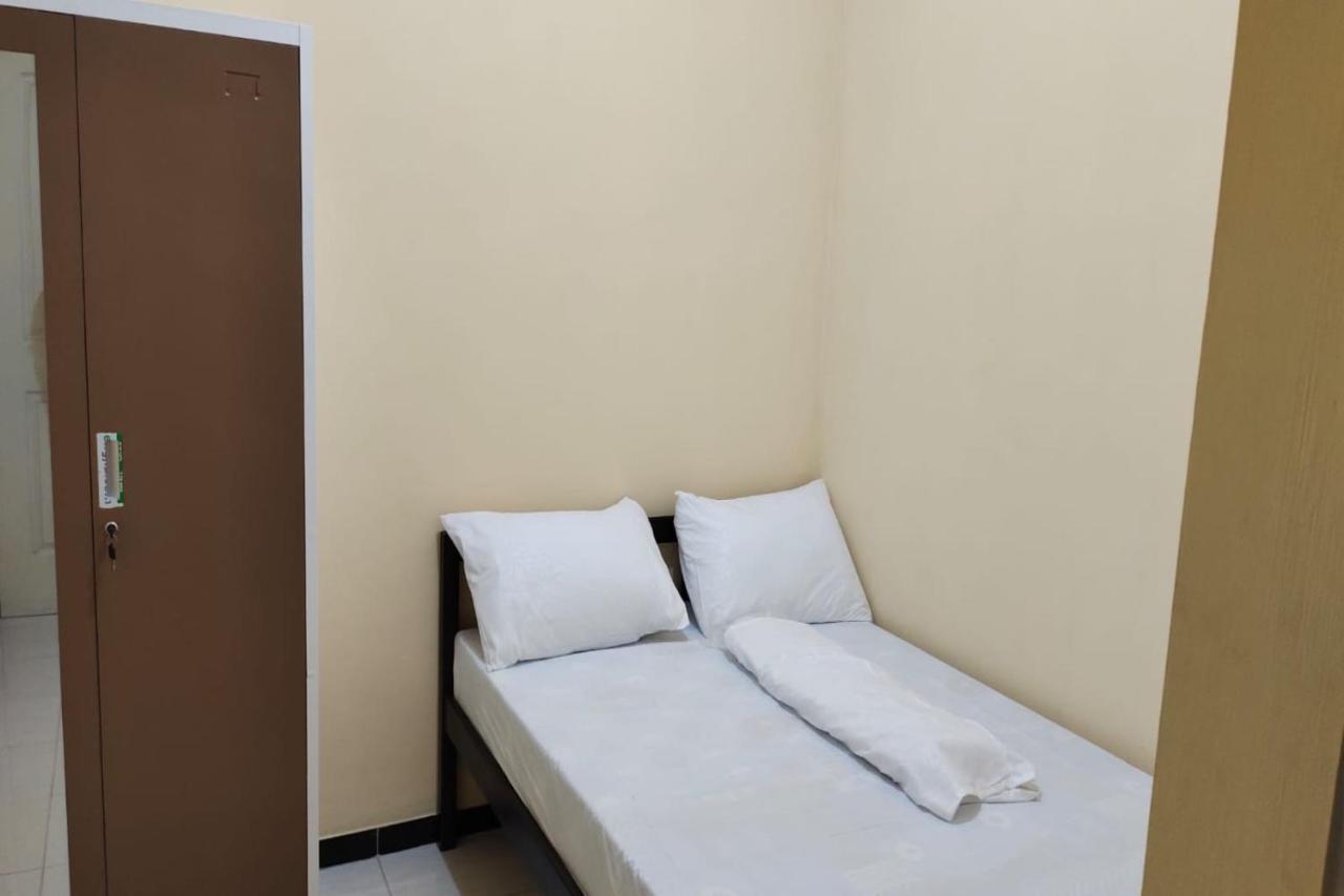 Oyo 91209 Arjuna Residence Syariah Sby Surabaya Buitenkant foto
