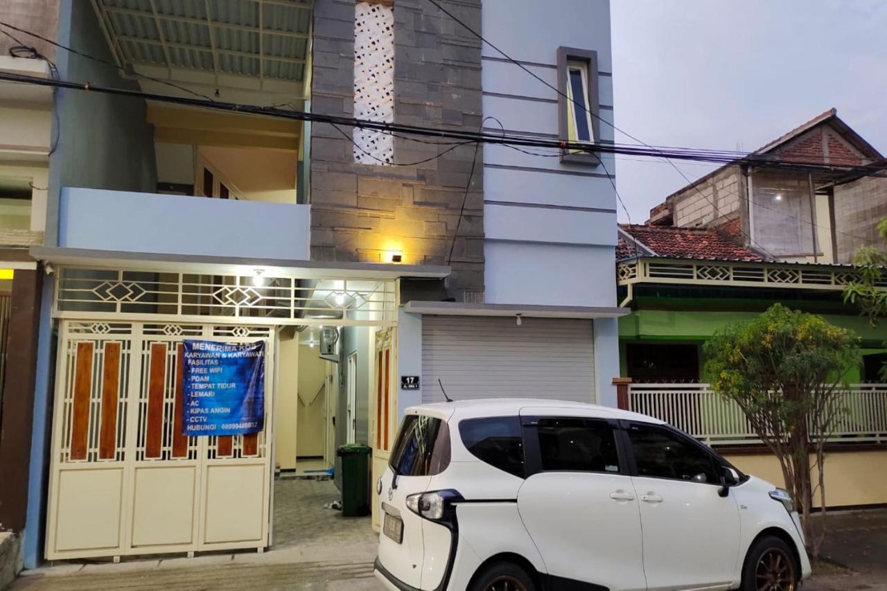 Oyo 91209 Arjuna Residence Syariah Sby Surabaya Buitenkant foto