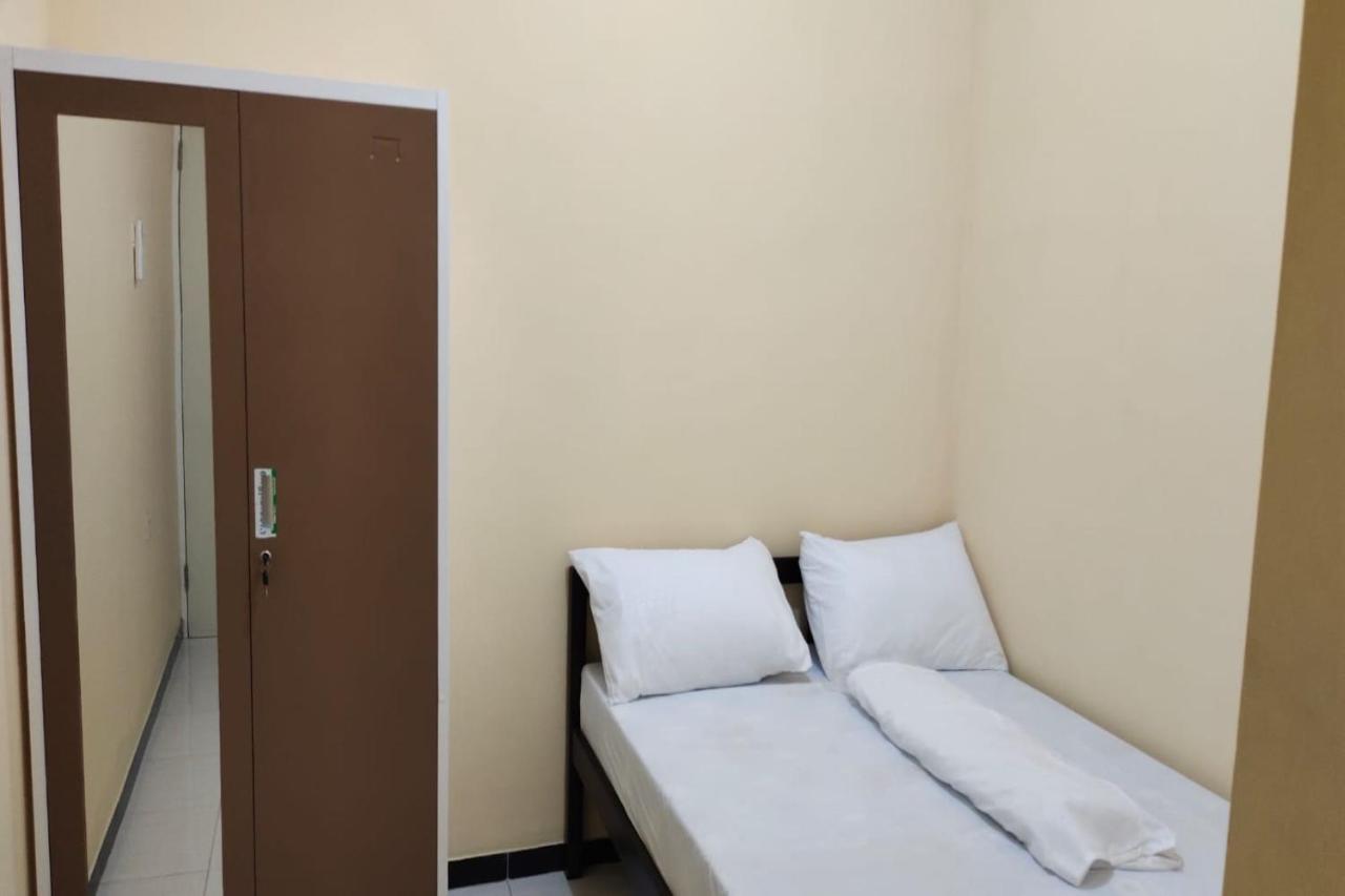 Oyo 91209 Arjuna Residence Syariah Sby Surabaya Buitenkant foto